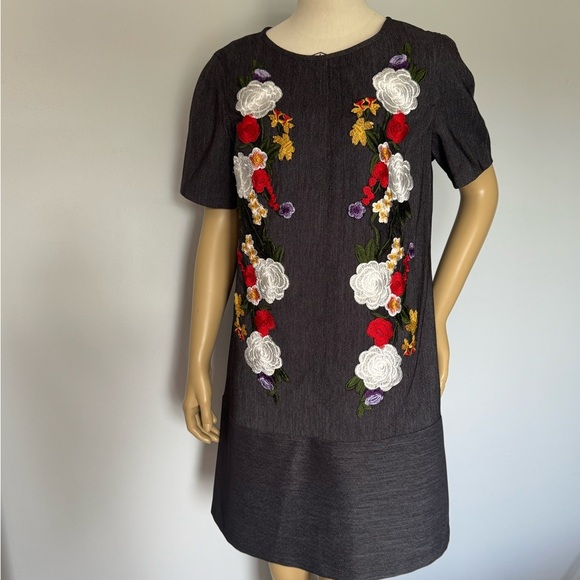 Nicole Miller Floral Denim Embroidered Black Dress. Ptp 20” lenght 36” - Picture 1 of 6